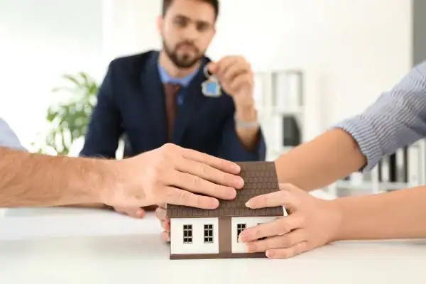 Couple arguing over property in divorce mediation Rochdale